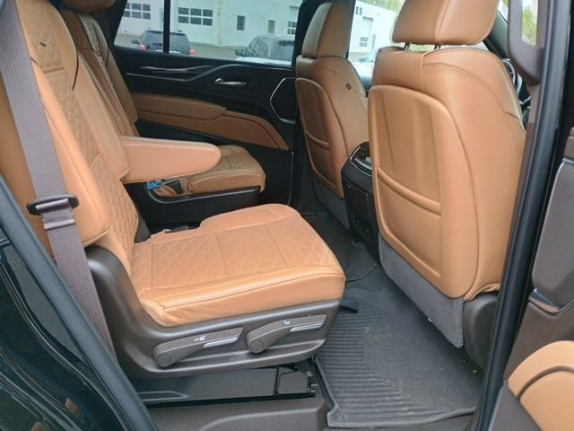 2023 Cadillac Escalade Sport - Photo 17