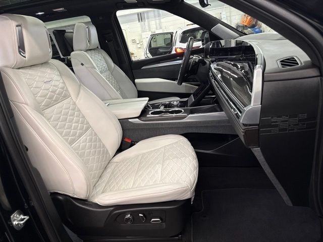 2025 Cadillac Escalade V-Series - Photo 29