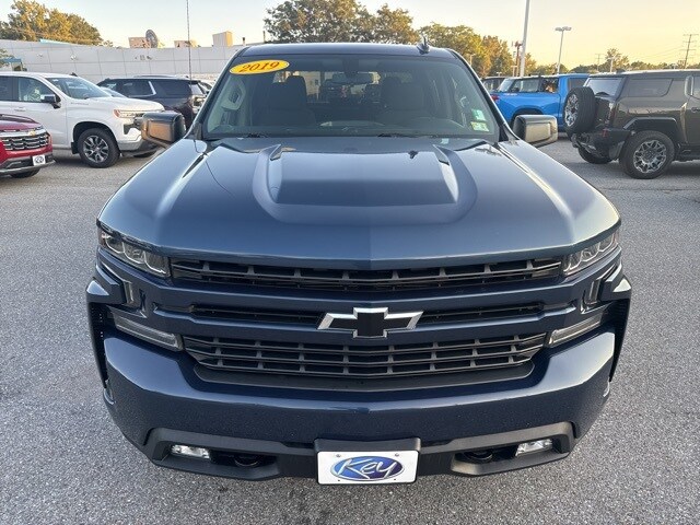 2019 Chevrolet Silverado 1500 RST photo 2