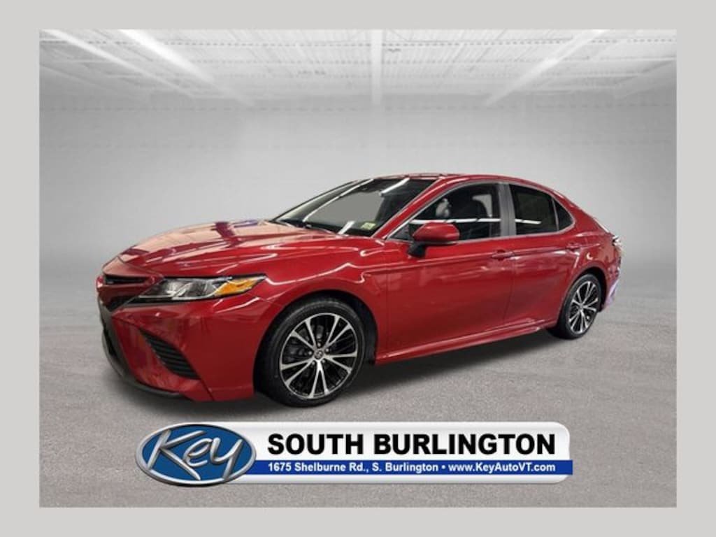 Used 2020 Toyota Camry SE Sedan