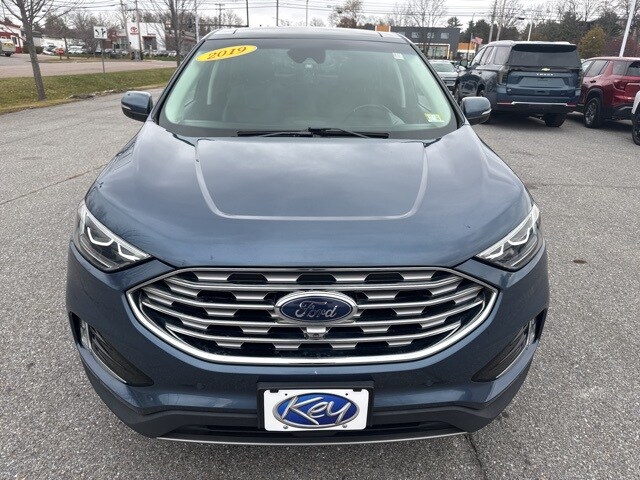 2019 Ford Edge Titanium photo 2
