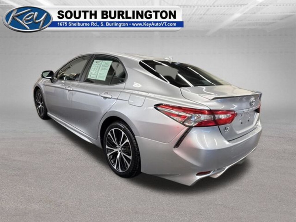 Used 2019 Toyota Camry SE Sedan