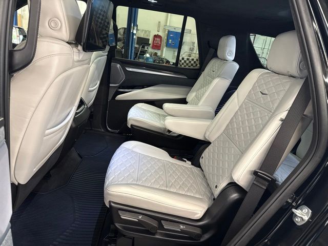 2025 Cadillac Escalade V-Series - Photo 22