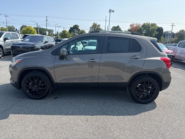 2022 Chevrolet Trax LT photo 2