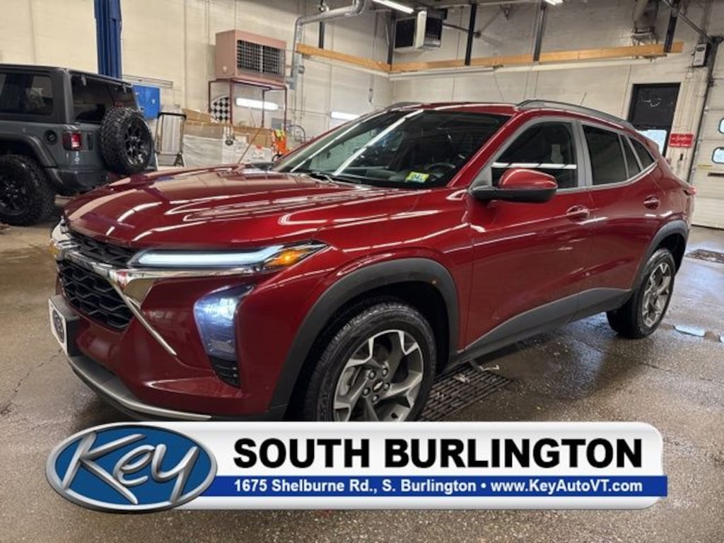 Used 2025 Chevrolet Trax LT SUV