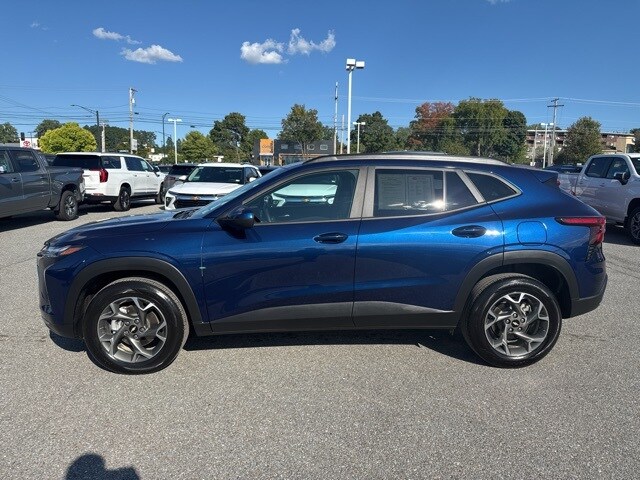 2024 Chevrolet Trax LT photo 3