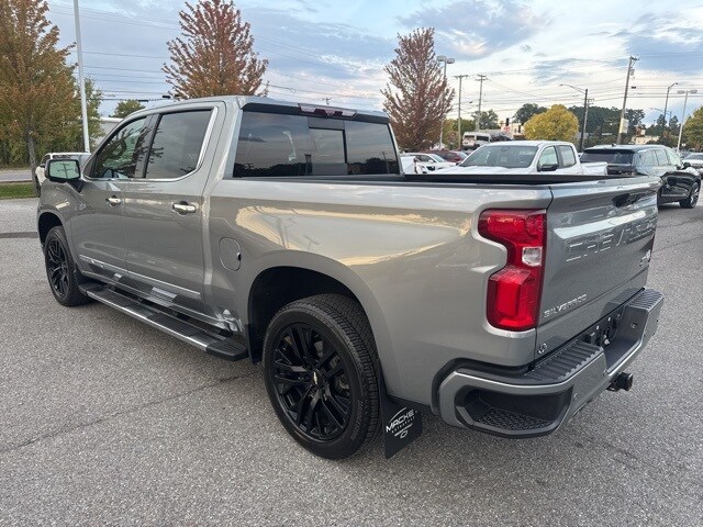 2023 Chevrolet Silverado 1500 High Country photo 2