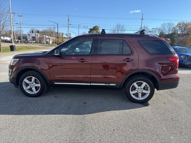 2016 Ford Explorer XLT photo 2