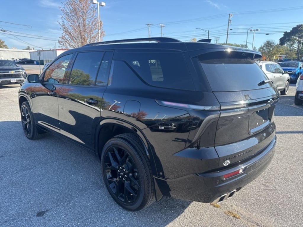 Used 2025 Chevrolet Traverse RS SUV