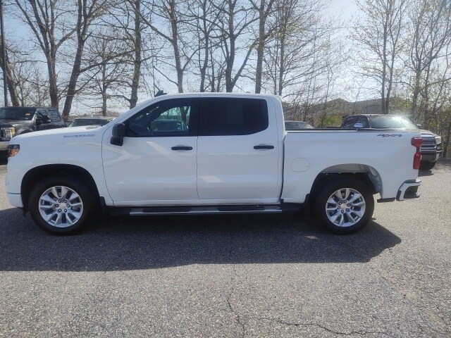 2024 Chevrolet Silverado 1500 Custom photo 2