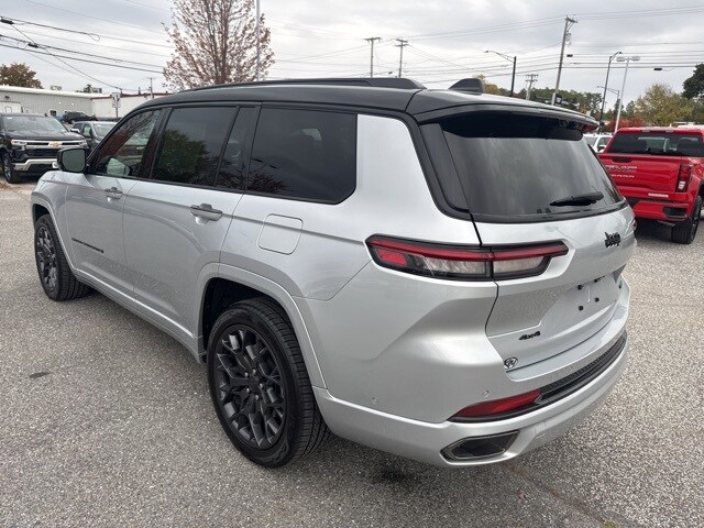 2023 Jeep Grand Cherokee L Summit photo 3