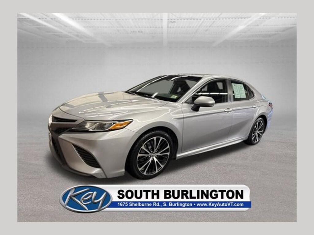 Used 2019 Toyota Camry SE Sedan