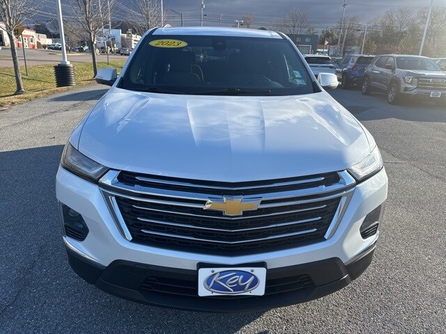 2023 Chevrolet Traverse Cloth photo 2