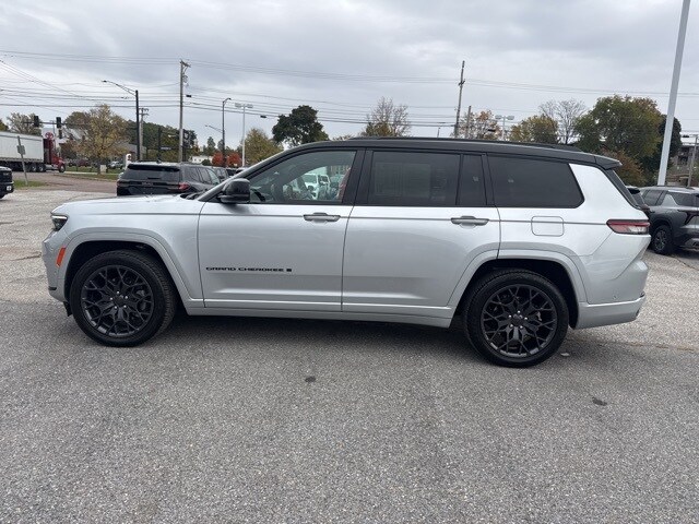 2023 Jeep Grand Cherokee L Summit photo 2