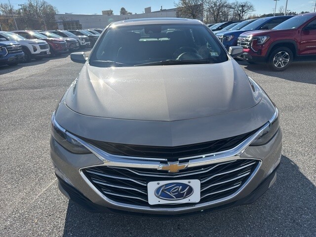 2024 Chevrolet Malibu 1LT photo 2