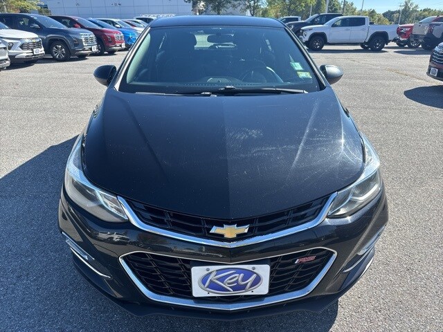 2017 Chevrolet Cruze LT photo 2