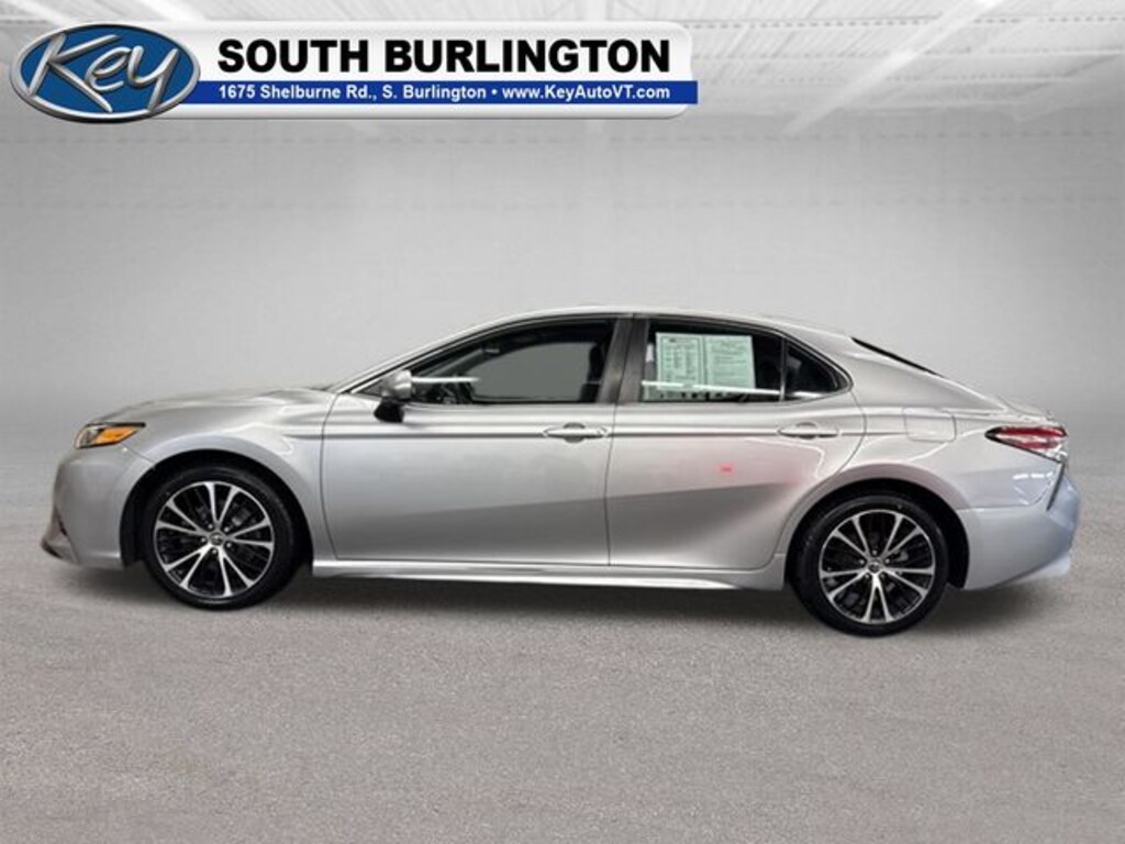 Used 2019 Toyota Camry SE Sedan