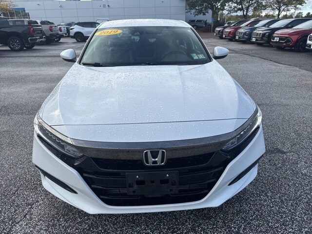 2019 Honda Accord Sport photo 2