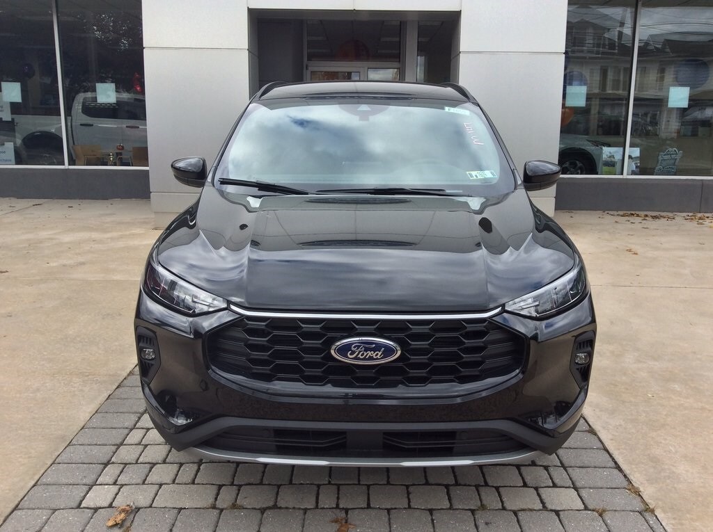 2026 Ford Escape Hybrid ST-Line Select photo 2