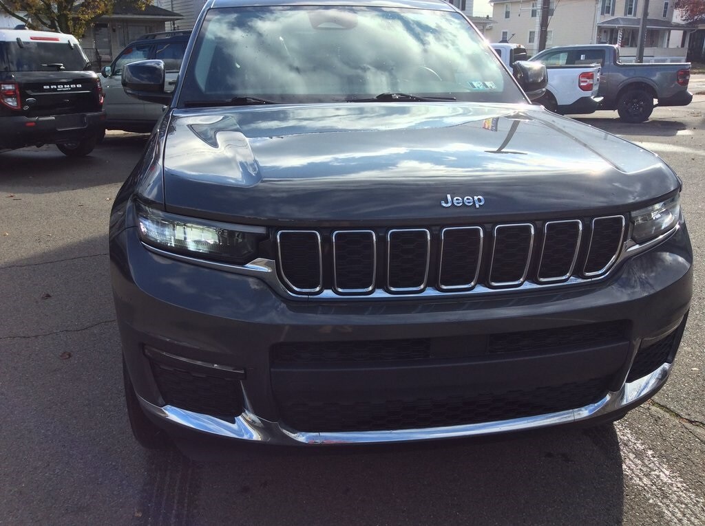 2022 Jeep Grand Cherokee Limited photo 3