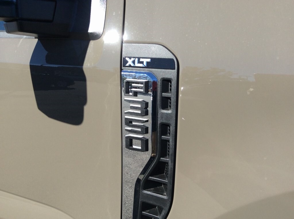 2026 Ford F-350 photo 4