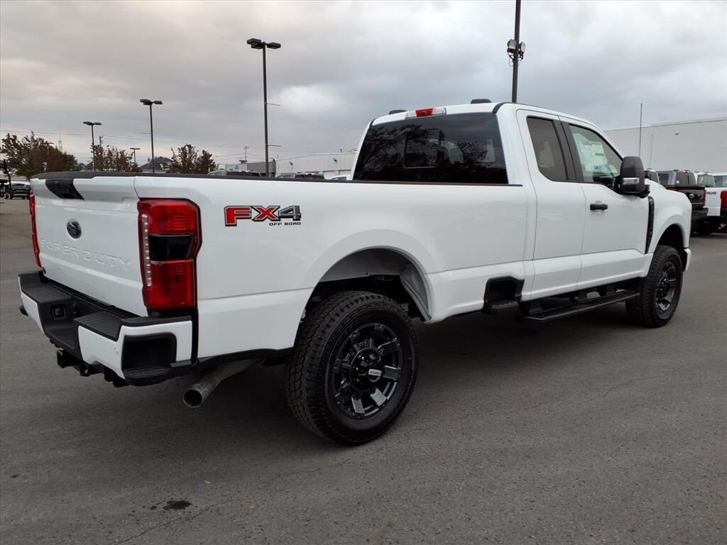 2025 Ford F-350 XL photo 3