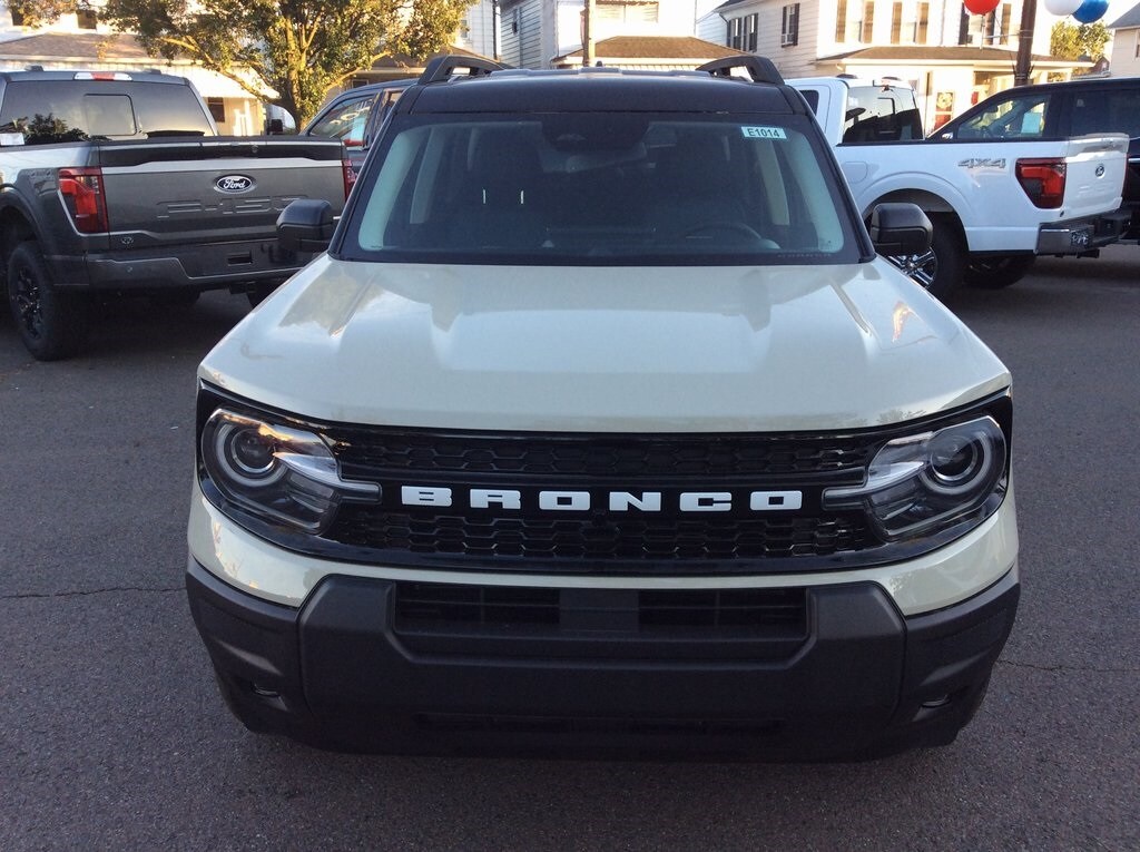 2025 Ford Bronco Sport Outer Banks photo 3