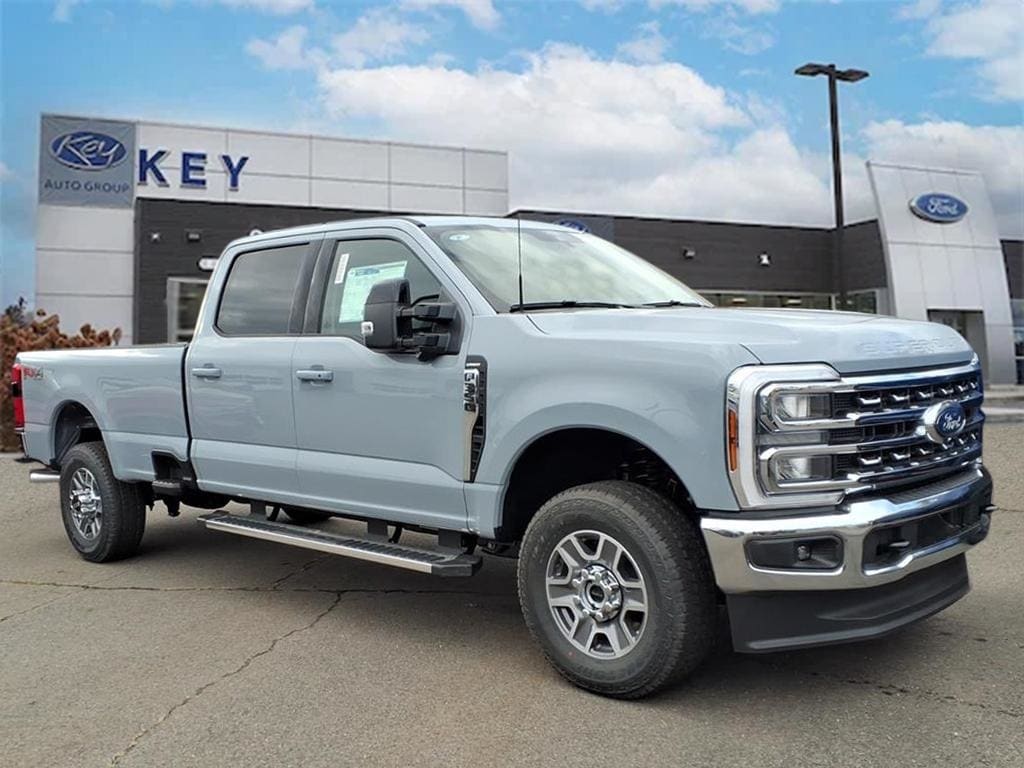 2026 Ford F-350 Super Duty Lariat's photo