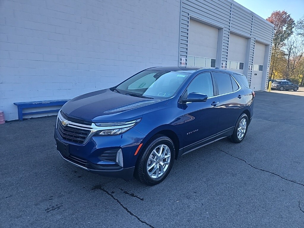 2023 Chevrolet Equinox LT photo 2