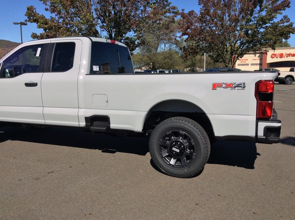 2026 Ford F-350 photo 2