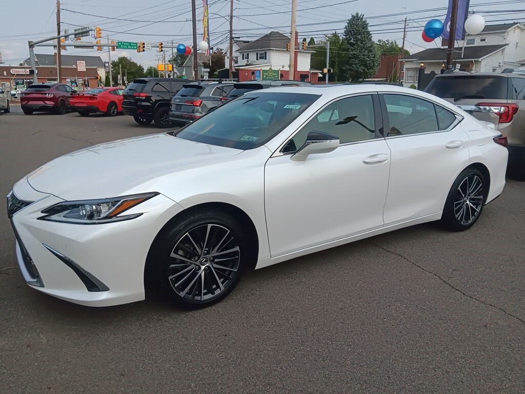 2022 Lexus ES 350 photo 3