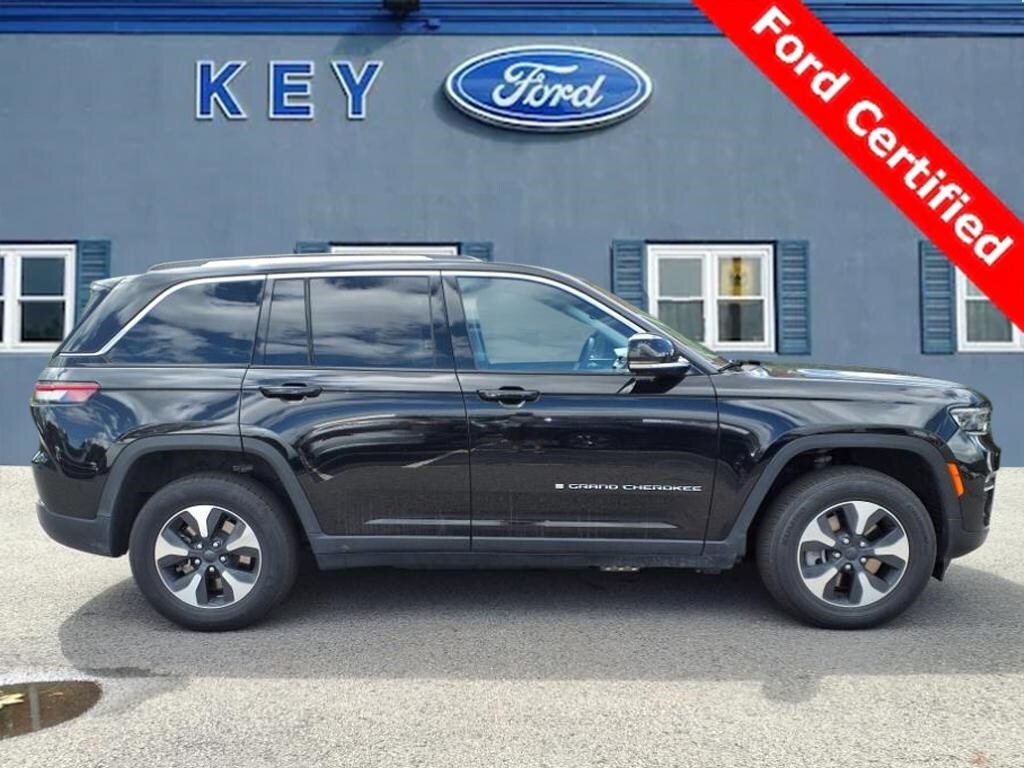 2024 Jeep Cherokee 4xe Base photo 2