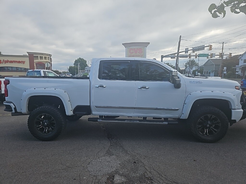 2024 Chevrolet Silverado 3500HD High Country photo 2