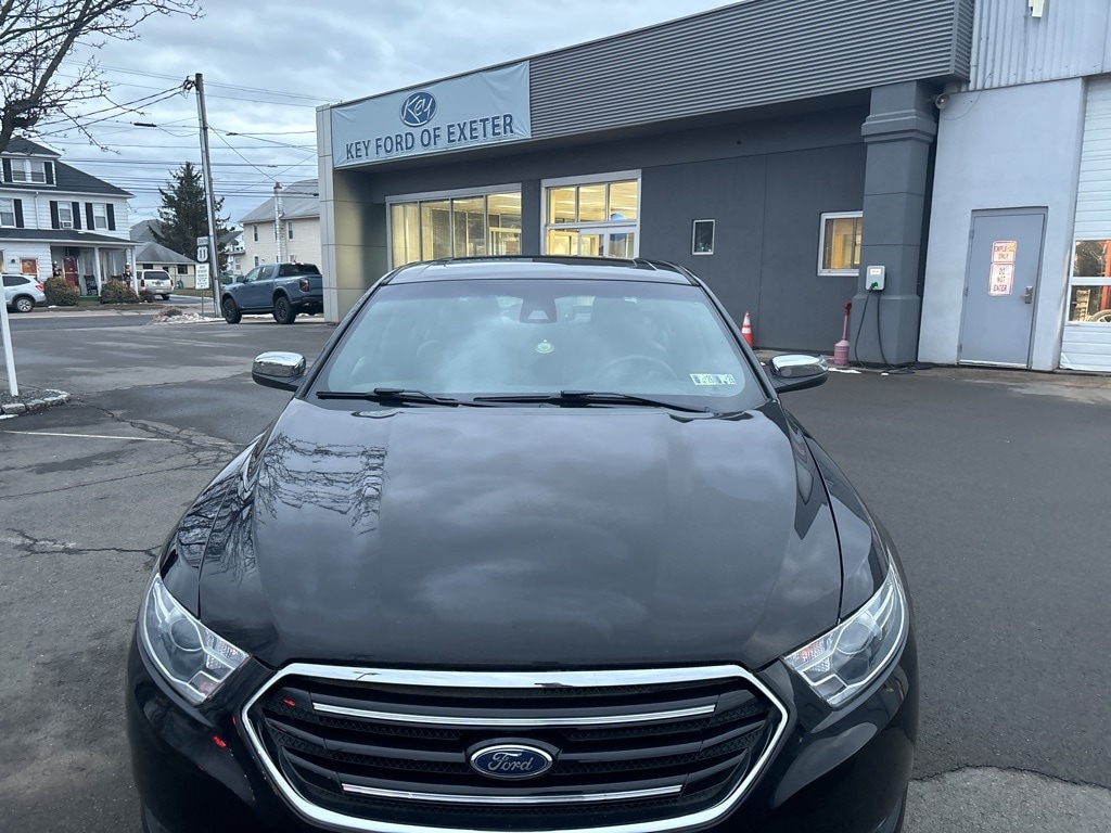 2018 Ford Taurus Limited's photo