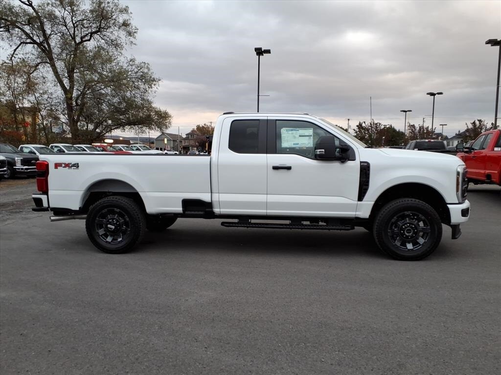 2025 Ford F-350 XL photo 2