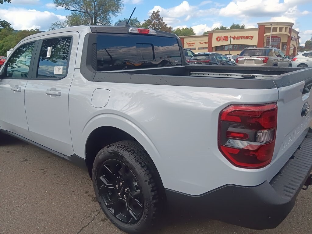 2025 Ford Maverick Lariat photo 2