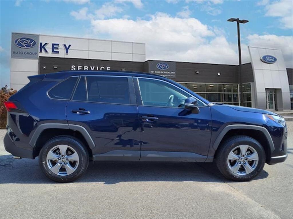 2024 Toyota RAV4 XLE photo 2