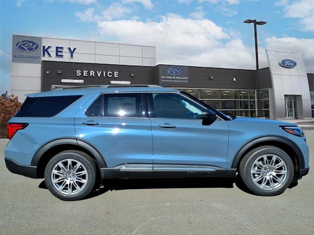 2025 Ford Explorer photo 2