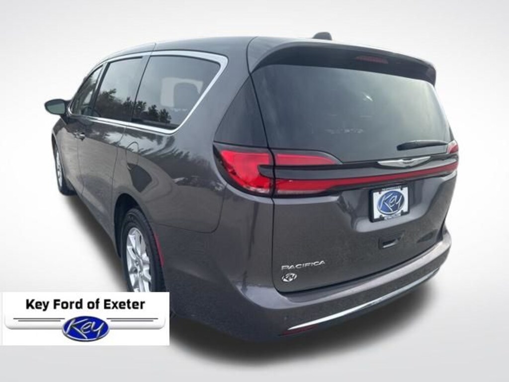 Used 2023 Chrysler Pacifica Touring L Minivan/Van