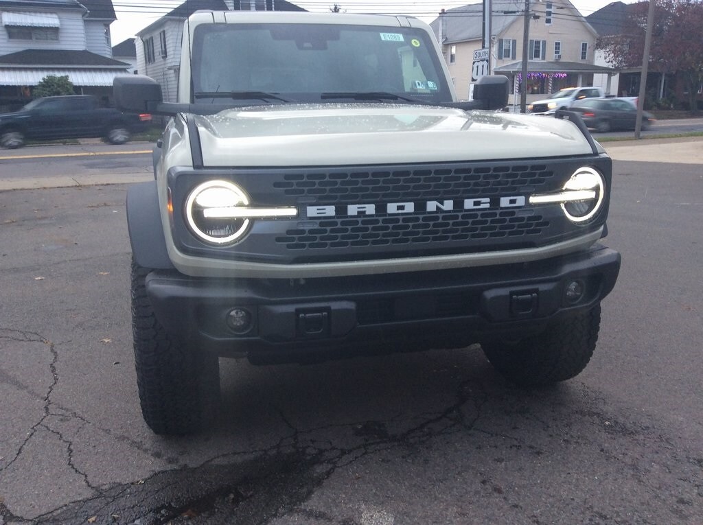 2025 Ford Bronco Badlands photo 2