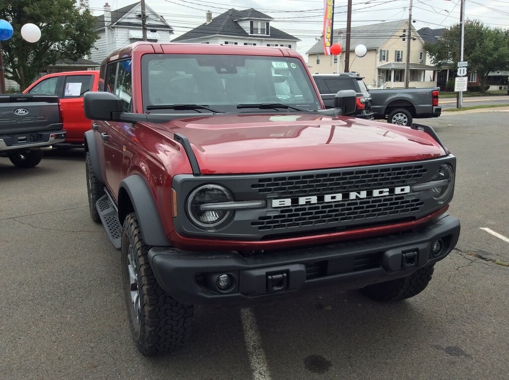 2025 Ford Bronco Badlands photo 2