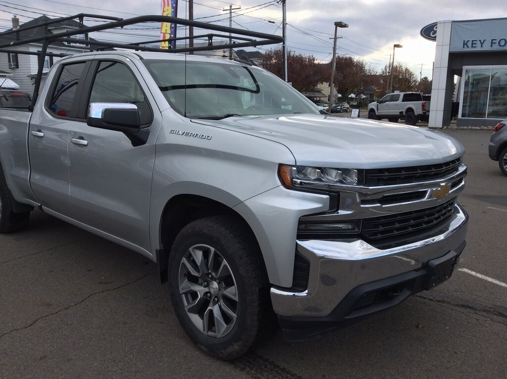 2020 Chevrolet Silverado 1500 LT photo 2