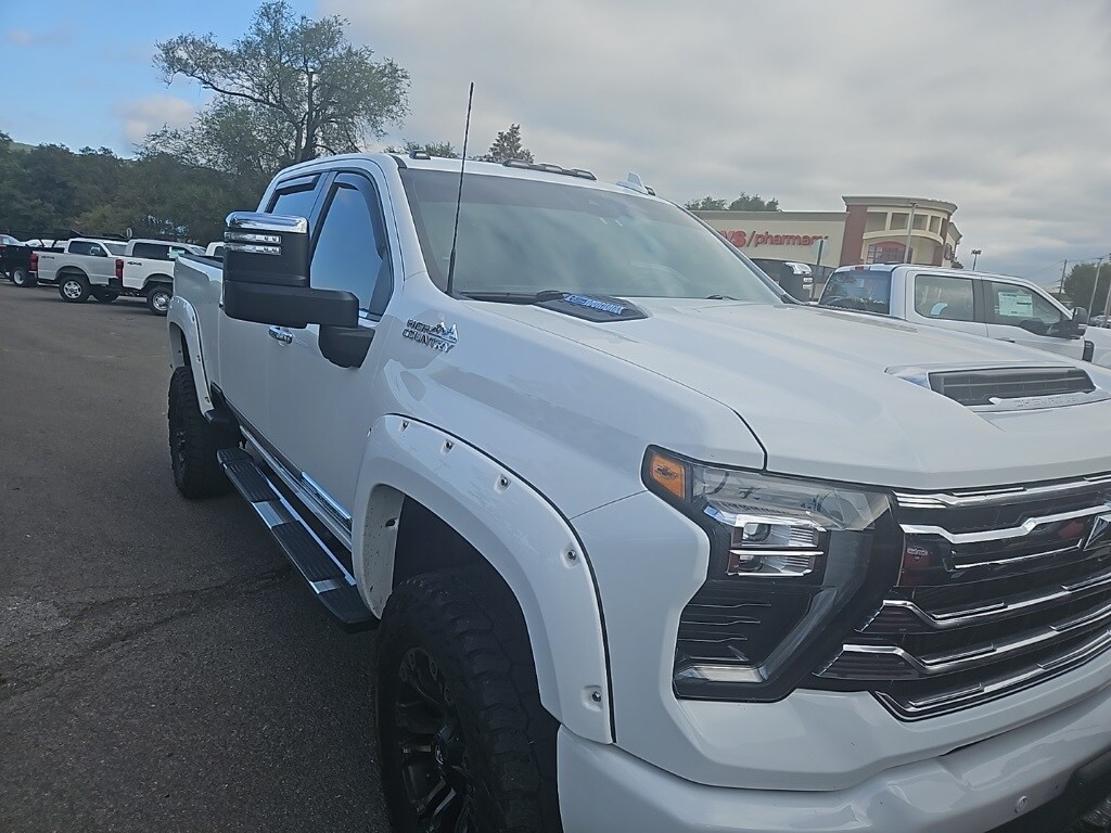 2024 Chevrolet Silverado 3500HD High Country photo 4