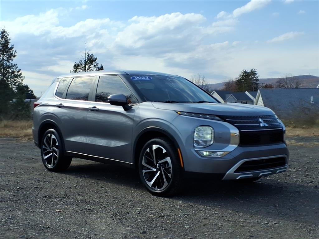 Certified 2023 Mitsubishi Outlander SE SUV