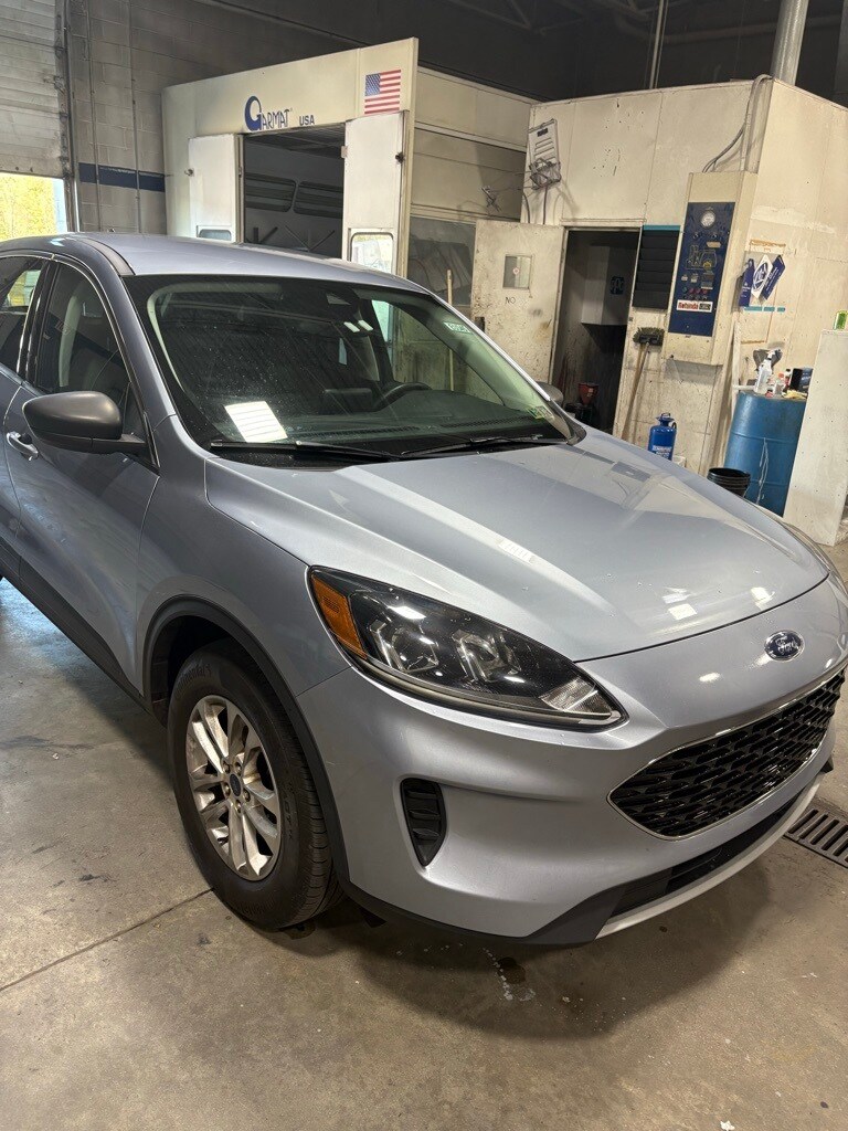 2022 Ford Escape SE photo 3