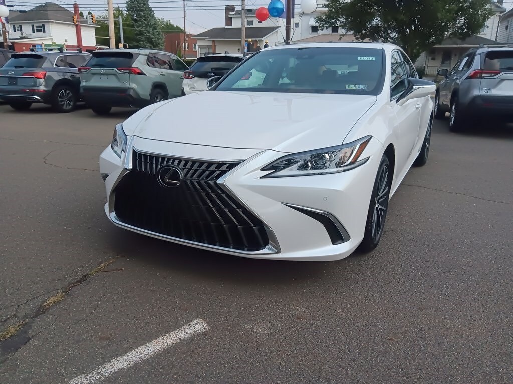 2022 Lexus ES 350 photo 2