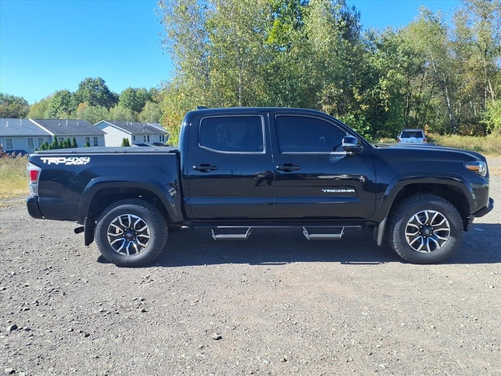 2022 Toyota Tacoma TRD Sport photo 2