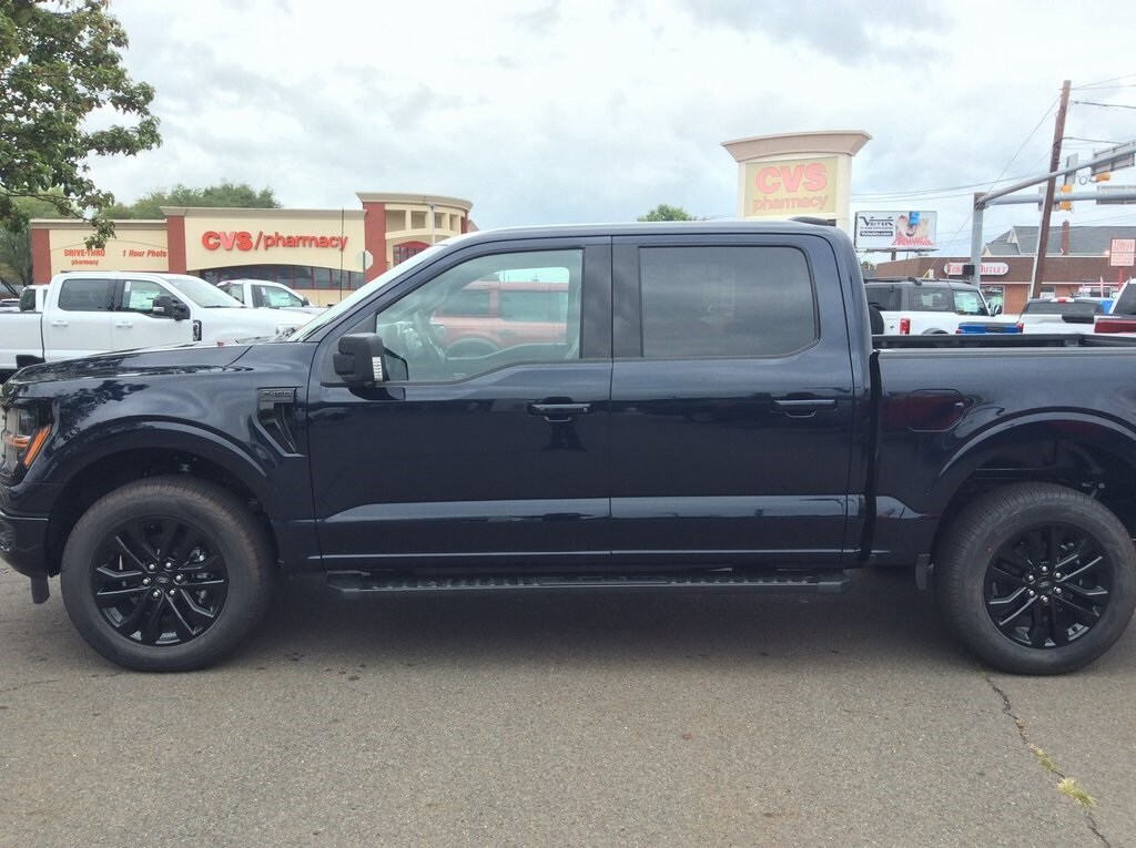 2025 Ford F-150 XLT photo 2