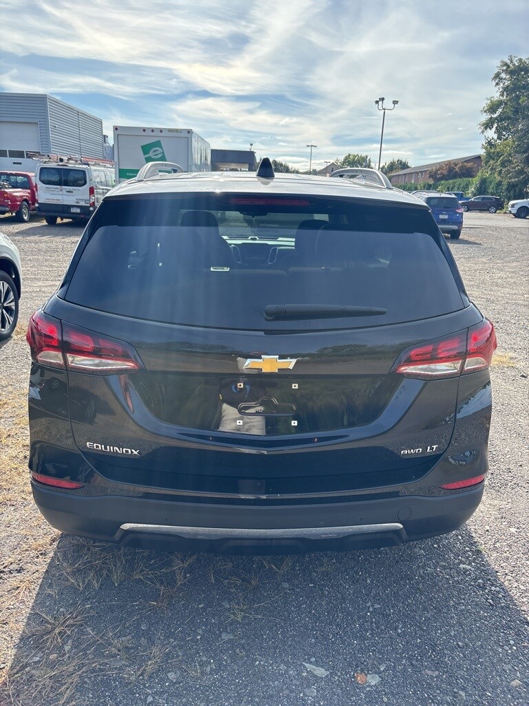 2023 Chevrolet Equinox LT photo 2