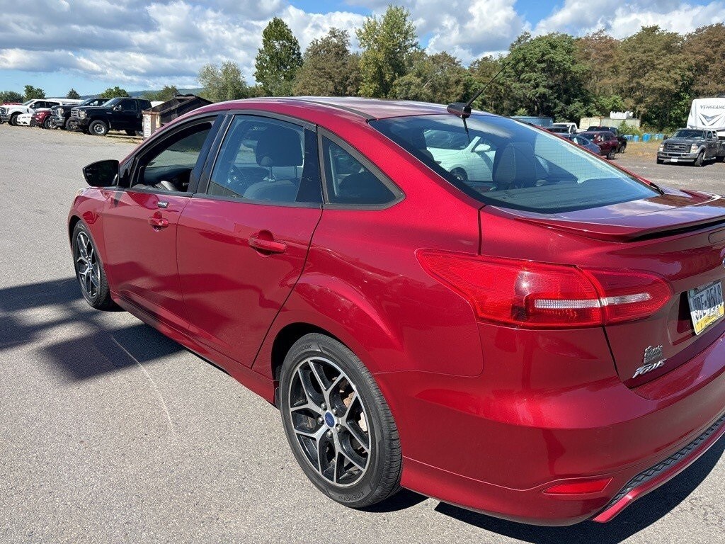 2015 Ford Focus SE photo 4